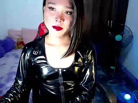 Urassiansweetcummer online show from June 2, 2026, 2:44 am