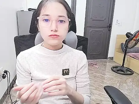 Snapshot of Shulee21 chatting on November 6, 2025, 3:21 am Shulee21 online show from November 6, 2025, 3:21 am