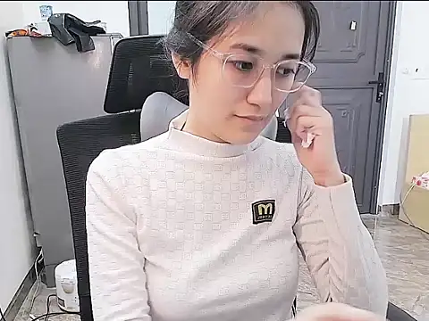 Snapshot of Shulee21 chatting on October 20, 2025, 3:41 am Shulee21 online show from October 20, 2025, 3:41 am