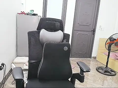 Snapshot of Shulee21 chatting on November 19, 2025, 2:33 am Shulee21 online show from November 19, 2025, 2:33 am