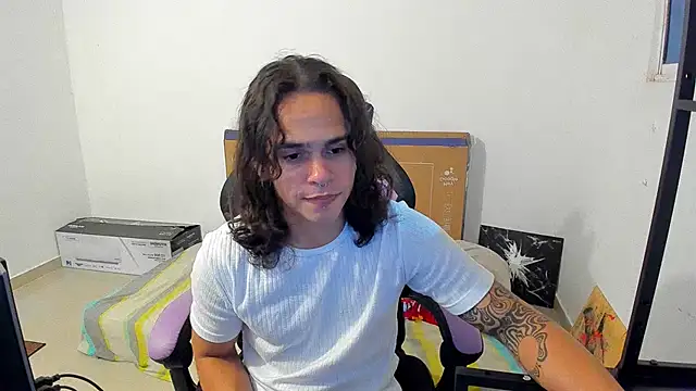 Snapshot of Maximiliano_scoott__ chatting on October 26, 2025, 4:35 am Maximiliano scoott online show from October 26, 2025, 4:35 am