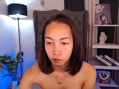 Snapshot of Sweet_kittyxx chatting on October 7, 2025, 4:13 am Sweet kittyxx online show from October 7, 2025, 4:13 am