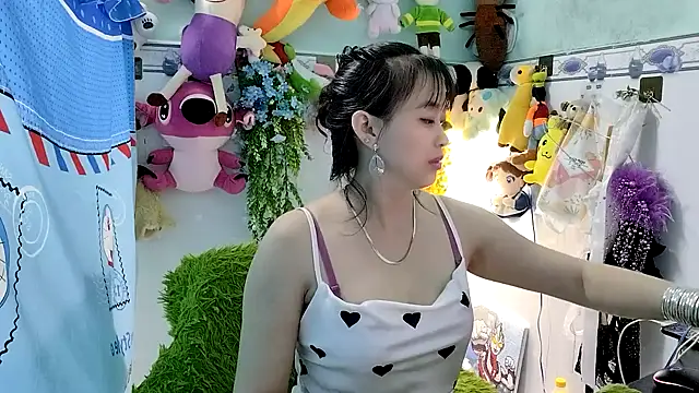 Snapshot of emgaixinhngoan chatting on November 19, 2025, 2:39 pm emgaixinhngoan online show from November 19, 2025, 2:39 pm