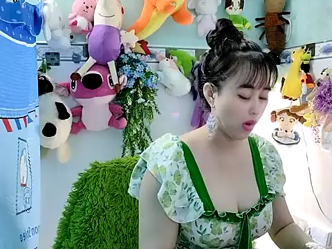 Snapshot of emgaixinhngoan chatting on October 19, 2025, 12:41 pm emgaixinhngoan online show from October 19, 2025, 12:41 pm