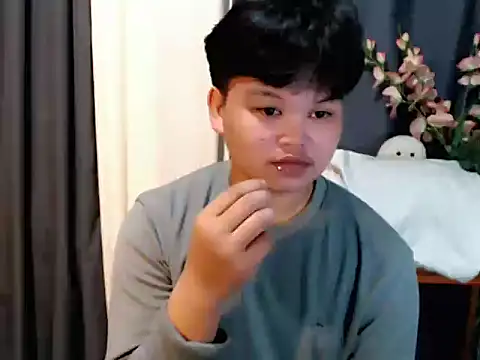 Reynelcock online show from April 3, 2026, 9:38 am