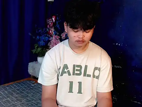 Reynelcock online show from February 9, 2026, 3:43 pm