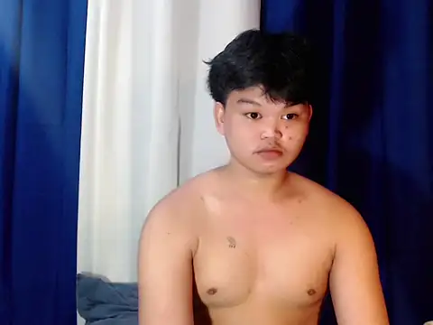 Reynelcock online show from November 15, 2025, 6:01 pm