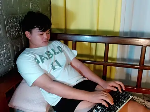 Reynelcock online show from October 21, 2025, 5:34 pm