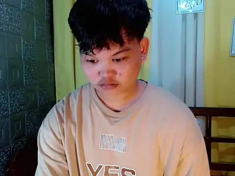 Reynelcock online show from October 29, 2025, 10:52 pm