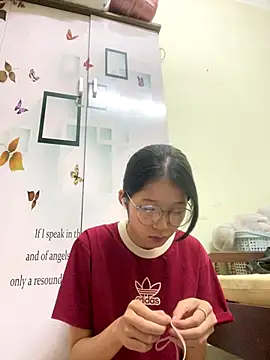 meomeo2k6 online show from October 23, 2025, 5:39 am