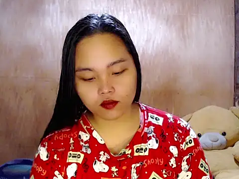  Lylia online show from April 4, 2026, 8:04 pm