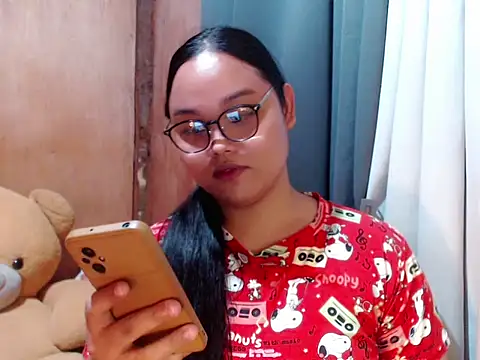  Lylia online show from December 17, 2025, 11:21 pm