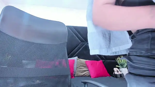 Dantzel  online show from February 13, 2026, 7:47 pm