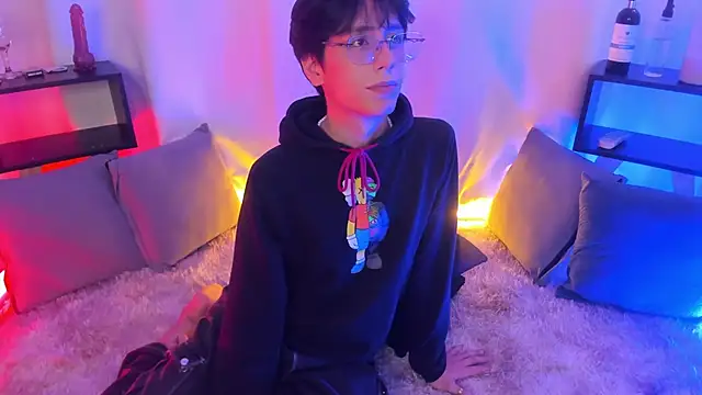 luixdust  online show from September 23, 2025, 5:14 am