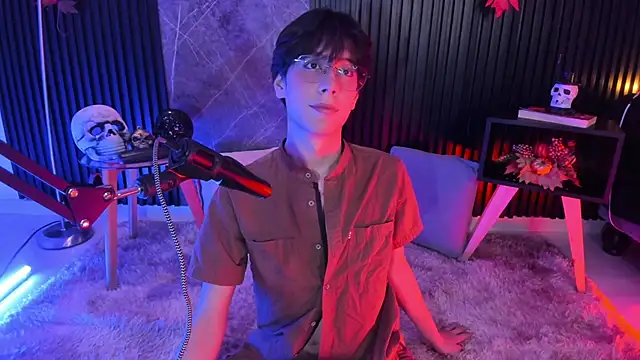 luixdust  online show from October 21, 2025, 4:12 am