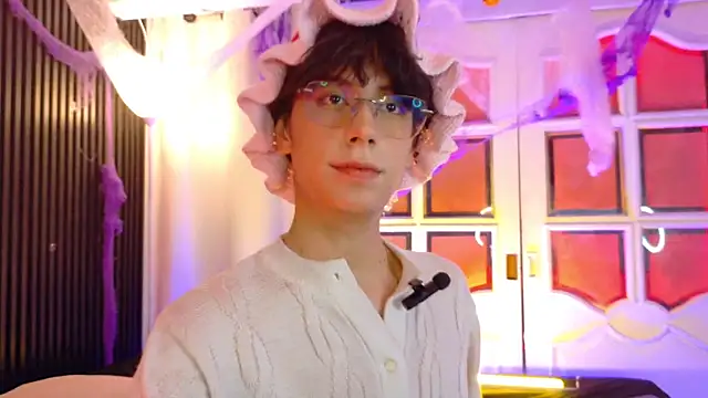 luixdust  online show from October 20, 2025, 6:26 am