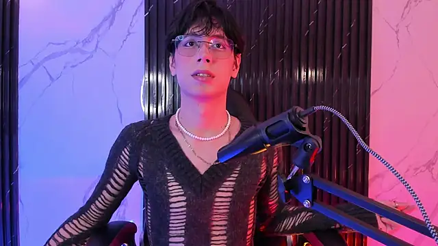 luixdust  online show from October 26, 2025, 10:37 am