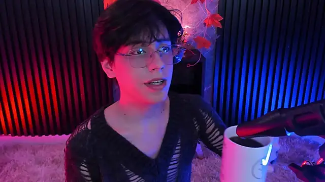 luixdust  online show from September 30, 2025, 4:51 am