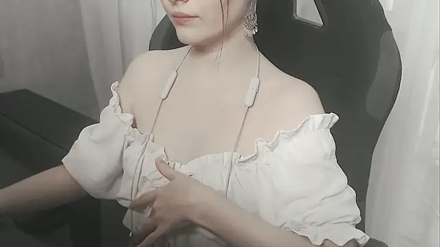 Snapshot of cute_elfy_ chatting on February 7, 2026, 2:25 pm cute elfy online show from February 7, 2026, 2:25 pm