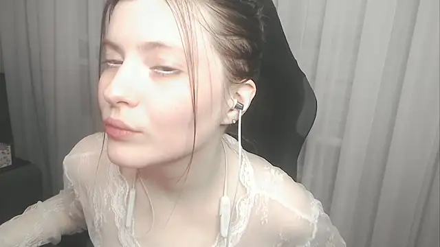 Snapshot of cute_elfy_ chatting on February 9, 2026, 2:37 pm cute elfy online show from February 9, 2026, 2:37 pm