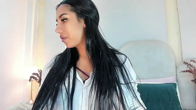 Snapshot of SalomeeBell chatting on November 10, 2025, 8:36 pm SalomeeBell online show from November 10, 2025, 8:36 pm