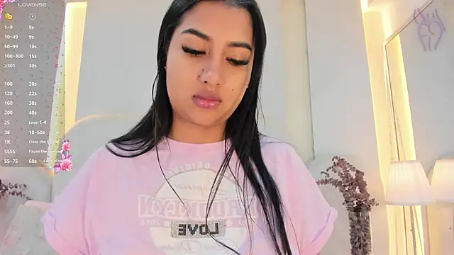 Snapshot of SalomeeBell chatting on October 16, 2025, 8:06 pm SalomeeBell online show from October 16, 2025, 8:06 pm