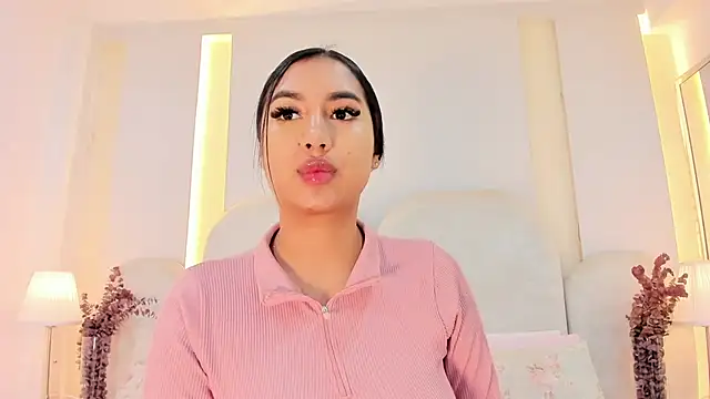 Snapshot of SalomeeBell chatting on September 29, 2025, 8:25 pm SalomeeBell online show from September 29, 2025, 8:25 pm