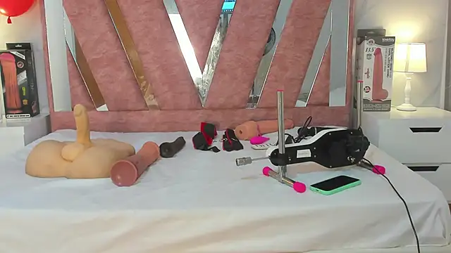 Wonderkloe  online show from February 17, 2026, 7:33 pm