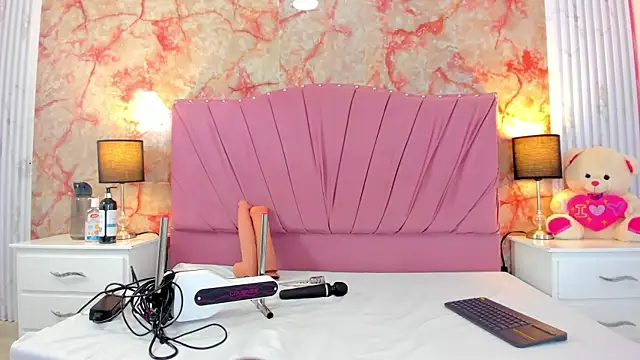 Wonderkloe  online show from March 29, 2026, 2:57 am