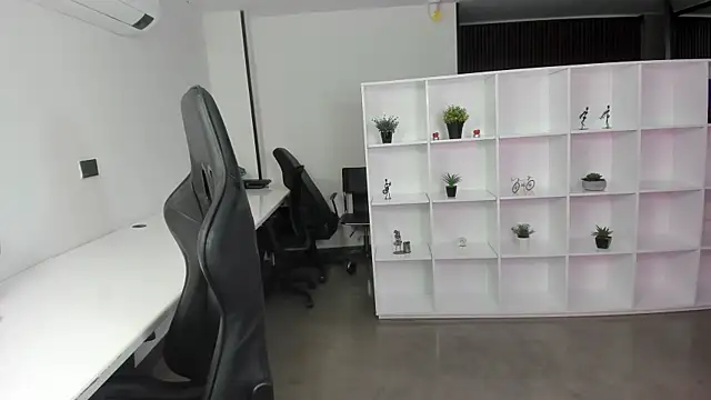 megan bigboobs  online show from November 9, 2025, 11:36 am