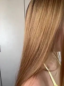 Nikii   online show from March 16, 2026, 3:48 pm