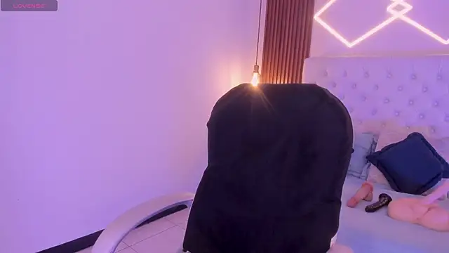 Miiaa jones online show from March 28, 2026, 1:56 pm