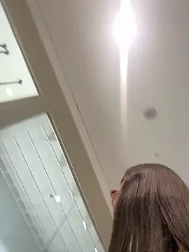 Snapshot of Isabella21_ chatting on November 7, 2025, 9:52 pm Isabella21 online show from November 7, 2025, 9:52 pm