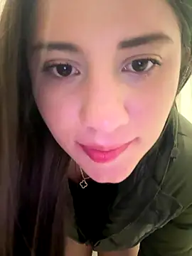 Snapshot of Isabella21_ chatting on December 3, 2025, 9:47 pm Isabella21 online show from December 3, 2025, 9:47 pm