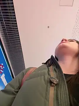 Snapshot of Isabella21_ chatting on September 25, 2025, 8:37 pm Isabella21 online show from September 25, 2025, 8:37 pm