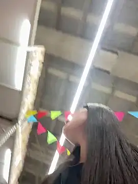 Snapshot of Isabella21_ chatting on October 3, 2025, 11:17 pm Isabella21 online show from October 3, 2025, 11:17 pm