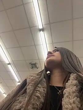 Snapshot of Isabella21_ chatting on October 30, 2025, 12:09 am Isabella21 online show from October 30, 2025, 12:09 am