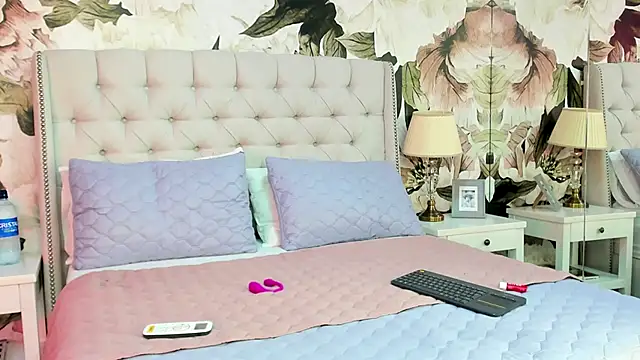 MaddyMay  online show from November 29, 2025, 9:15 pm