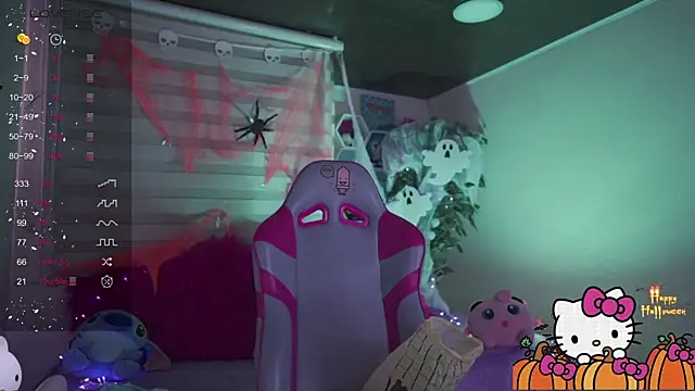 chloe moons  online show from October 31, 2025, 1:41 pm