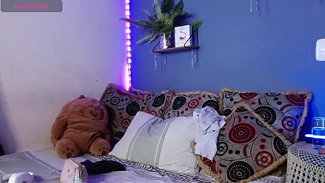 Snapshot of Dylann_west chatting on October 17, 2025, 9:05 pm Dylann west online show from October 17, 2025, 9:05 pm