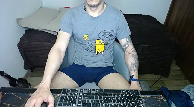 bossking017 online show from February 26, 2025, 2:41 am