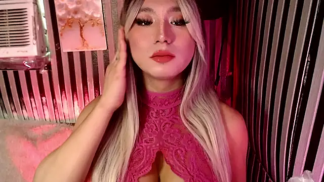 UrhotlucyTS online show from July 18, 2026, 5:49 am