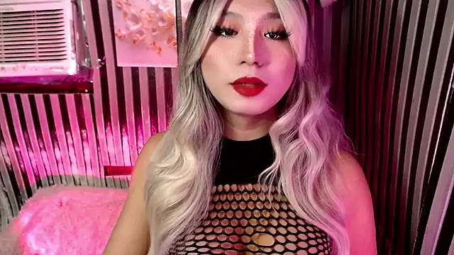 UrhotlucyTS online show from June 26, 2026, 7:03 am