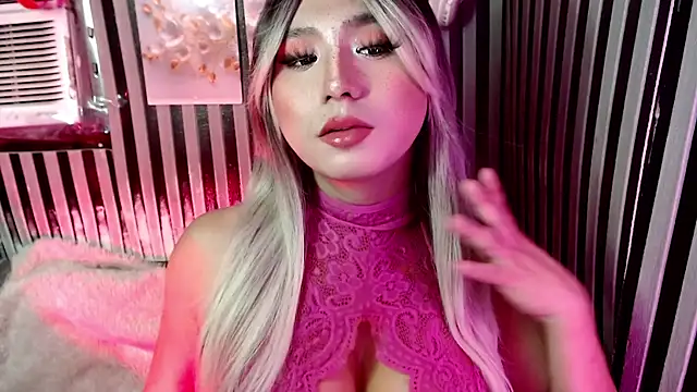 UrhotlucyTS online show from July 7, 2026, 6:47 am
