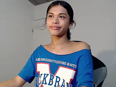 urcurlydiva online show from December 17, 2025, 6:29 am