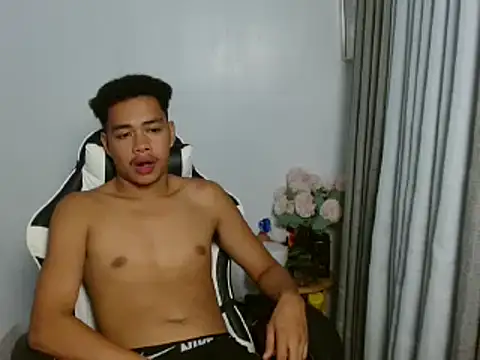 curlyasian njxx online show from June 5, 2026, 5:12 am
