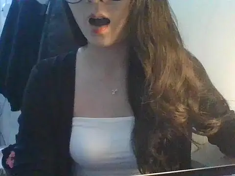 Linzly online show from October 25, 2025, 5:02 pm