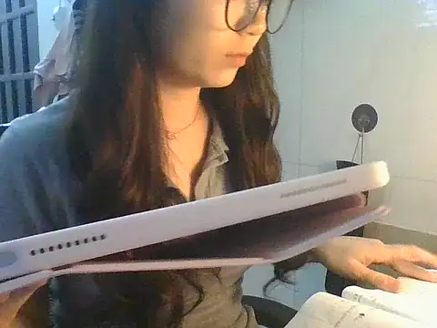 Linzly online show from October 31, 2025, 2:52 am