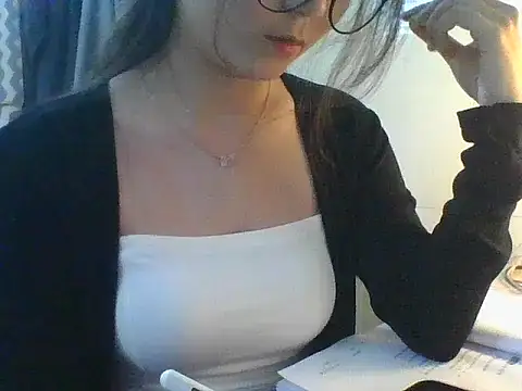 Linzly online show from November 5, 2025, 2:58 am