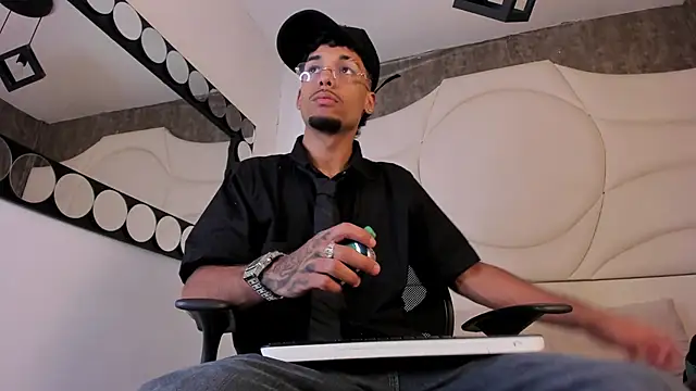 Thiagoferreti online show from October 2, 2025, 3:43 am